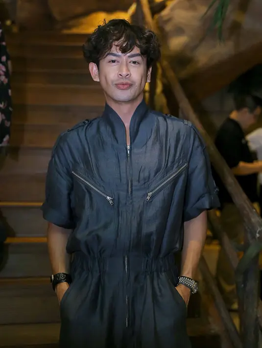 Presenter senior itu diserang lantaran komentarnya saat menjadi juri ajang mirip artis. Di acara itu, Dave Hendrik menyebut si peserta jauh lebih cantik ketimbang Ayu Ting Ting versi aslinya. (Nurwahyunan/Bintang.com)