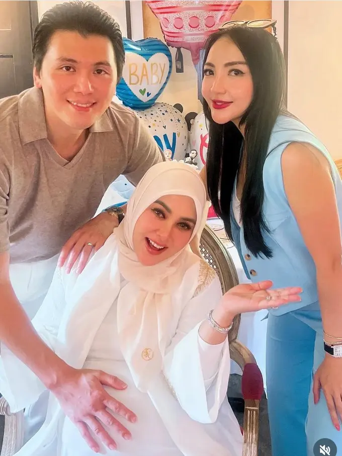 Syahrini Mendapat Kejutan Bridal Shower dari Para Sahabat