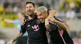 Dua pemain jebolan Barcelona, ​​​​​​Lionel Messi dan Luis Suarez sama-sama menyumbang gol untuk Inter Miami melawan Columbus Crew. (AFP/Jason Mowry)