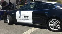 Mobil polisi Tesla kehabisan baterai (Autoevolution)