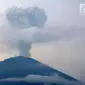 Erupsi Gunung Agung menimbulkan sejumlah problematika salah satunya kesehatan. Intip cara berikut agar tetap bugar saat hujan abu vulkanik.