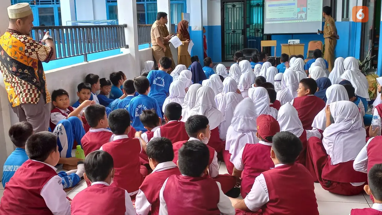 Pelajar SD di Maros diajak cakap digital (Liputan6.com/Istimewa)