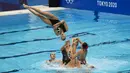 Tim renang artistik Spanyol bertanding pada Olimpiade Tokyo 2020 di Tokyo, Jepang, Jumat (6/8/2021). (AP Photo/Dmitri Lovetsky)