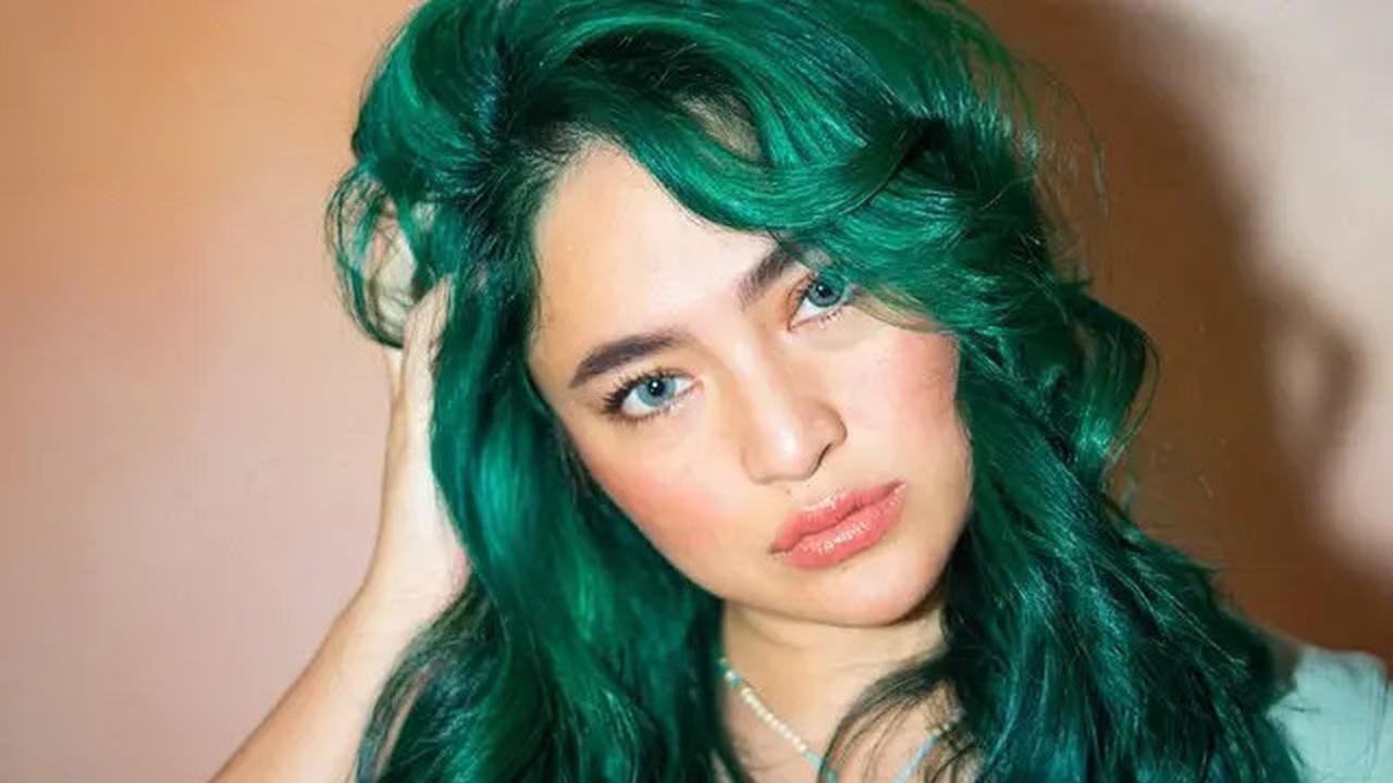 5 Potret Cantik Marshanda dengan Warna Rambut Kalem hingga Nyentrik, Bisa Jadi Inspirasi Tampil Percaya Diri di 2025