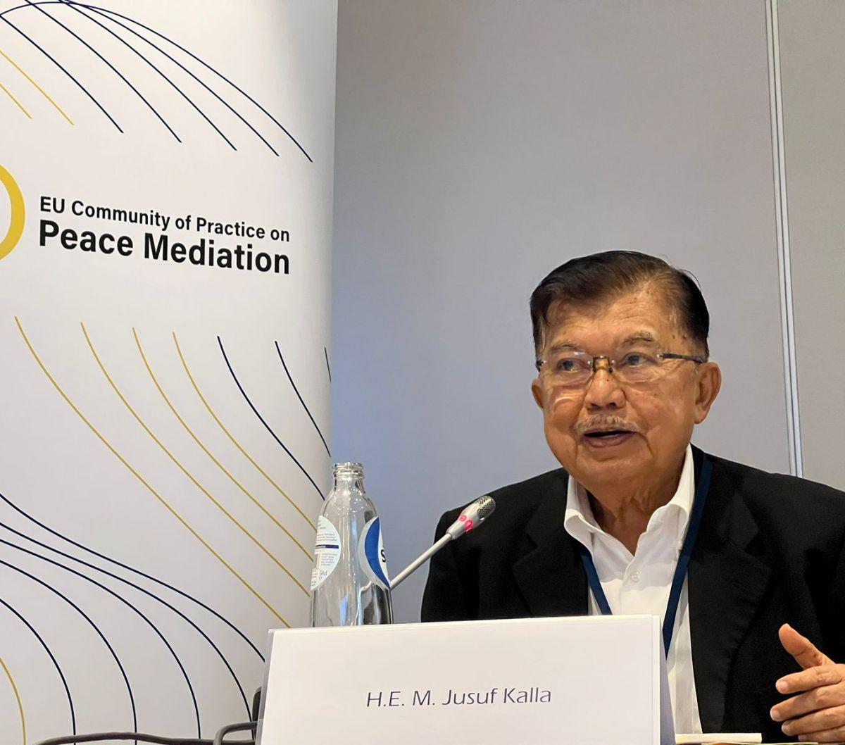 Meski penyusunan menteri tiap presiden berbeda, JK berpesan pemerintah yang akan datang harus menyiapkan kriterianya terlebih dahulu sebelum menyiapkan calon menteri.