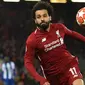 Penyerang Liverpool, Mohamed Salah berusaha mengejar bola selama leg pertama perempat final Liga Champions melawan Porto di Stadion Anfield, Rabu (10/4/2019). Liverpool mengantongi modal untuk melangkah ke semifinal Liga Champions setelah meraih kemenangan 2-0. (Paul ELLIS / AFP)