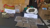 80 butir peluru campuran ditemukan dengan ganja di kargo Bandara Wamena. (Liputan6.com/Katharina Janur)