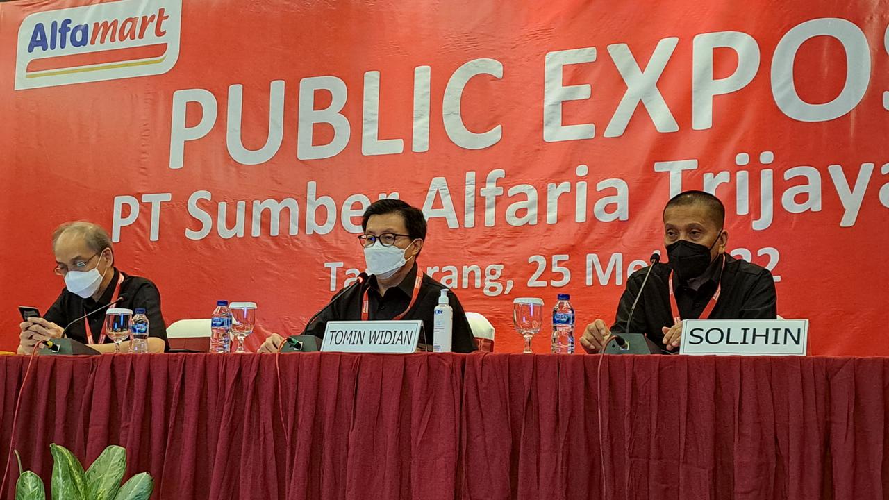 PT Sumber Alfaria Trijaya Tbk (AMRT), pengelola Alfamart melakukan public expose di Alfa Tower, Alam Sutera, Kota Tangerang, Rabu (25/5/2022).