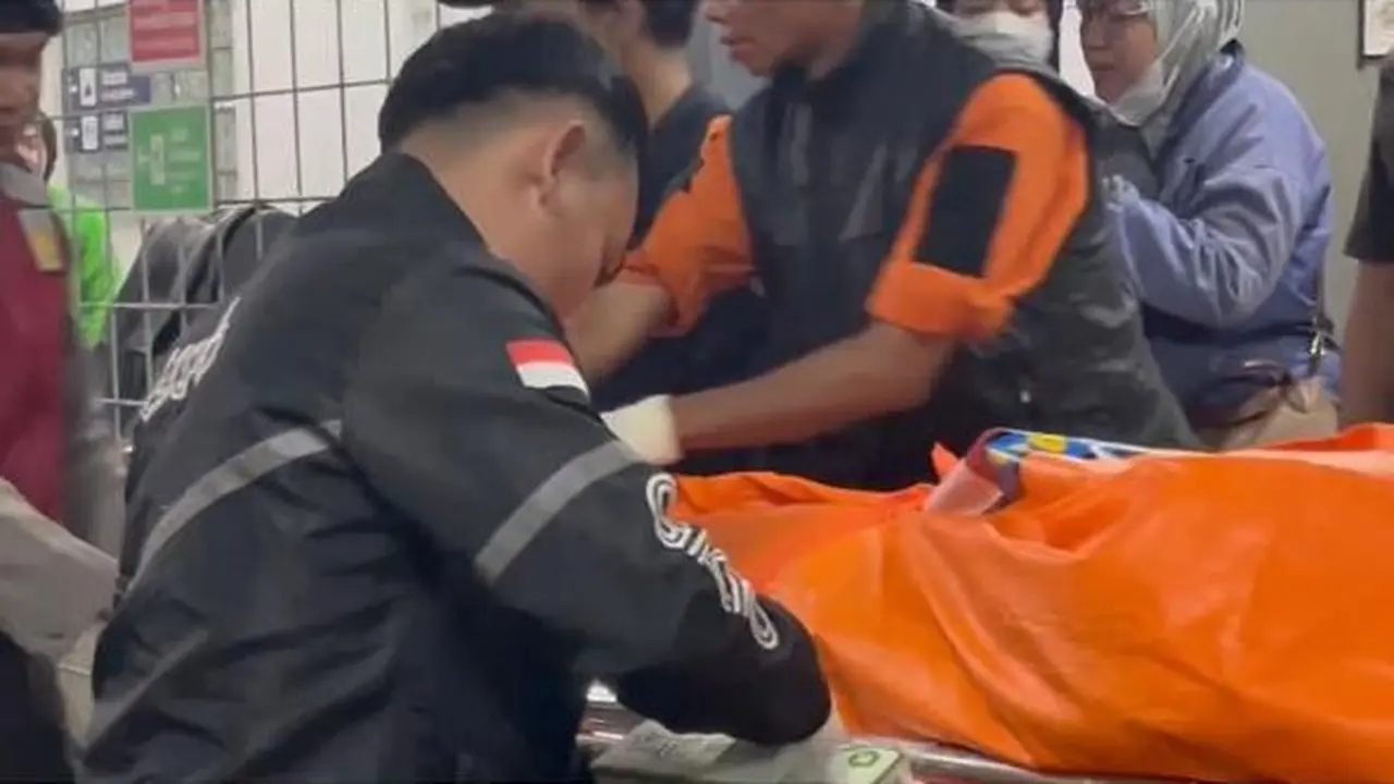 Jenazah AP, siswi 14 tahun yang tewas tertemper KRL di Stasiun Jurangmangu, Ciputat, Tangerang Selatan.