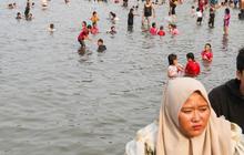 Hari Kedua Tahun 2024, Pantai Ancol Dipadati Ribuan Wisatawan