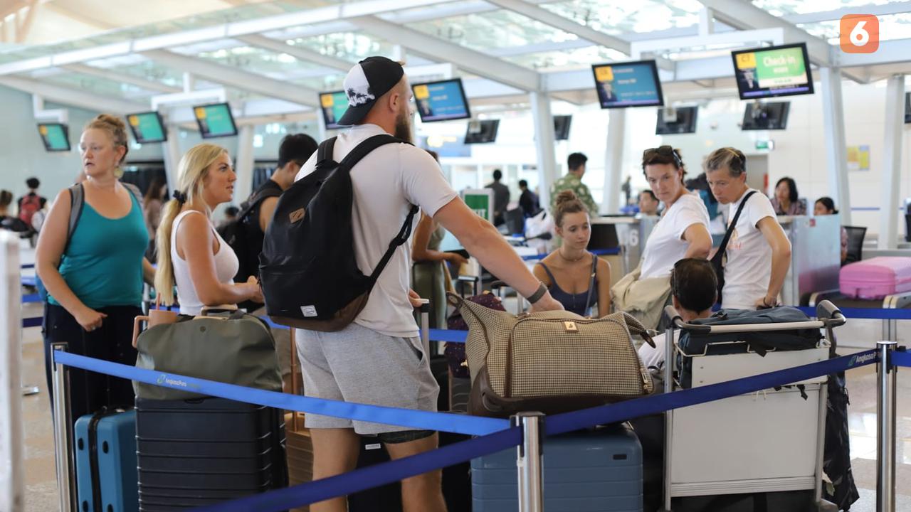 Libur Hari Raya Idul Adha Bandara I Gusti Ngurah Rai Dipadati Penumpang