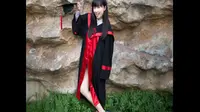 Banyak orang ingin melihat foto-foto kelulusan si cantik yang diunggah ke homepage situs Renmin University School of Arts.