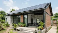 10 Desain Rumah 1 Lantai dengan Atap Panel Surya, Estetik dan Ramah Lingkungan
