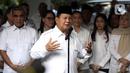 Ketua Umum Partai Gerindra Prabowo Subianto menyambut kedatangan Ketua Umum Partai Perindo Hary Tanoesoedibjo (HT) di Rumah Kertanegara, Jakarta, Rabu (5/4/2023). (Liputan6.com/Johan Tallo)