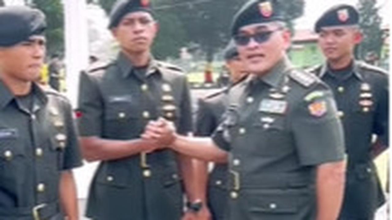 "Ini dia, pantang menyerah. Ada yang tiga kali saja, sudah menyerah. Kamu kepikiran enggak kalau kalah sama orang dalam?" tanya Edward. "Siap, tidak," balasnya.