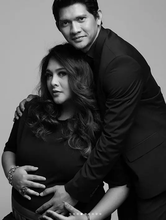 Penampilan sederhana keluarga ini mendapat banyak pujian dari warganet. Yang tidak kalah menarik perhatian netizen adalah Atreya. Putri pasangan ini mendapat pujian. Banyak netizen memuji kencantikan Atreya. (instagram/audyitem)