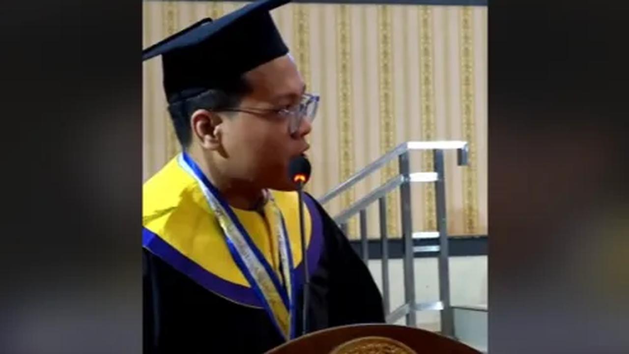 Ia memberikan sebuah pantun saat berada di atas mimbar pada saat acara wisuda. Pantun tersebut bahkan ditujukan kepada Rektor UNAIR.<br>
