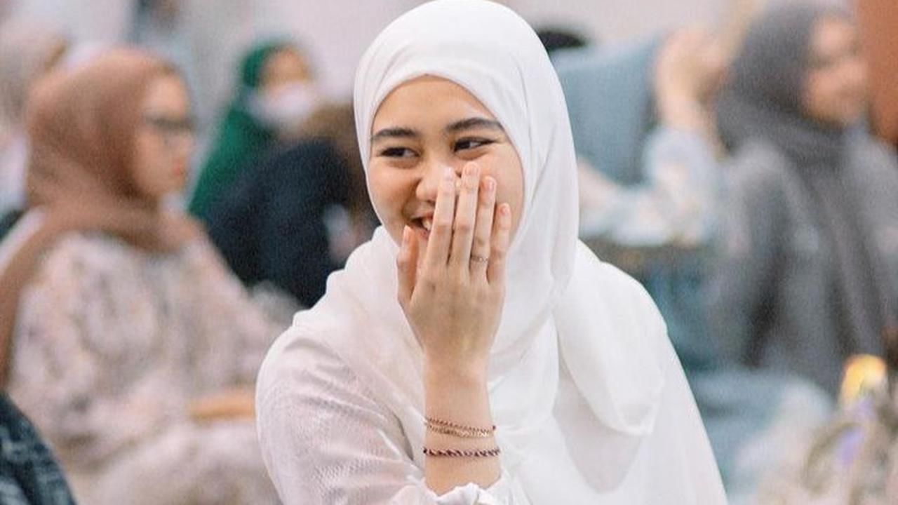 Tak sedikit netizen yang menggoda Thariq saat menuliskan komentar di postingan Aaliyah.<br>