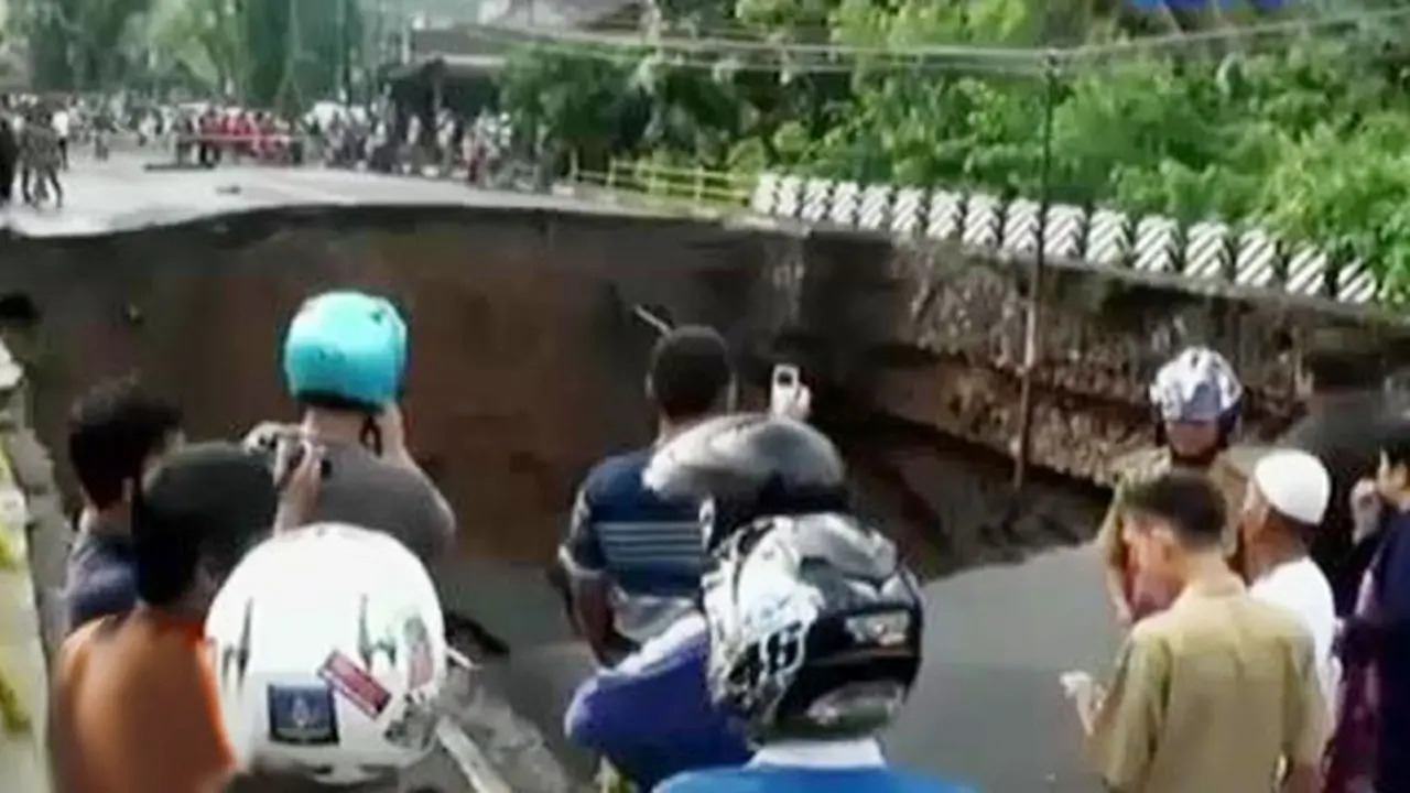 Jalan Raya Kota Banjar Ambles