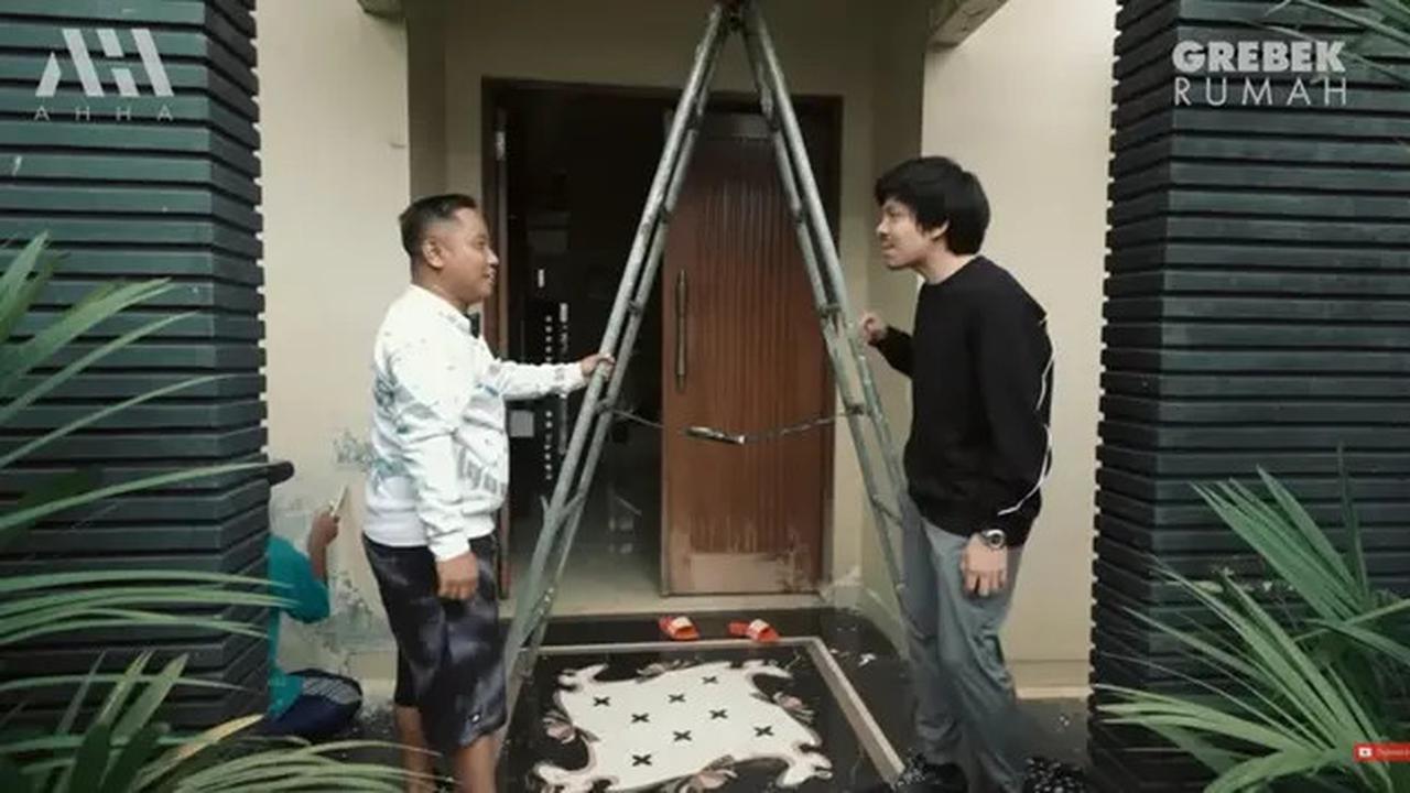 7 Potret Teras Depan Rumah Narji yang Elegan dan Hangat