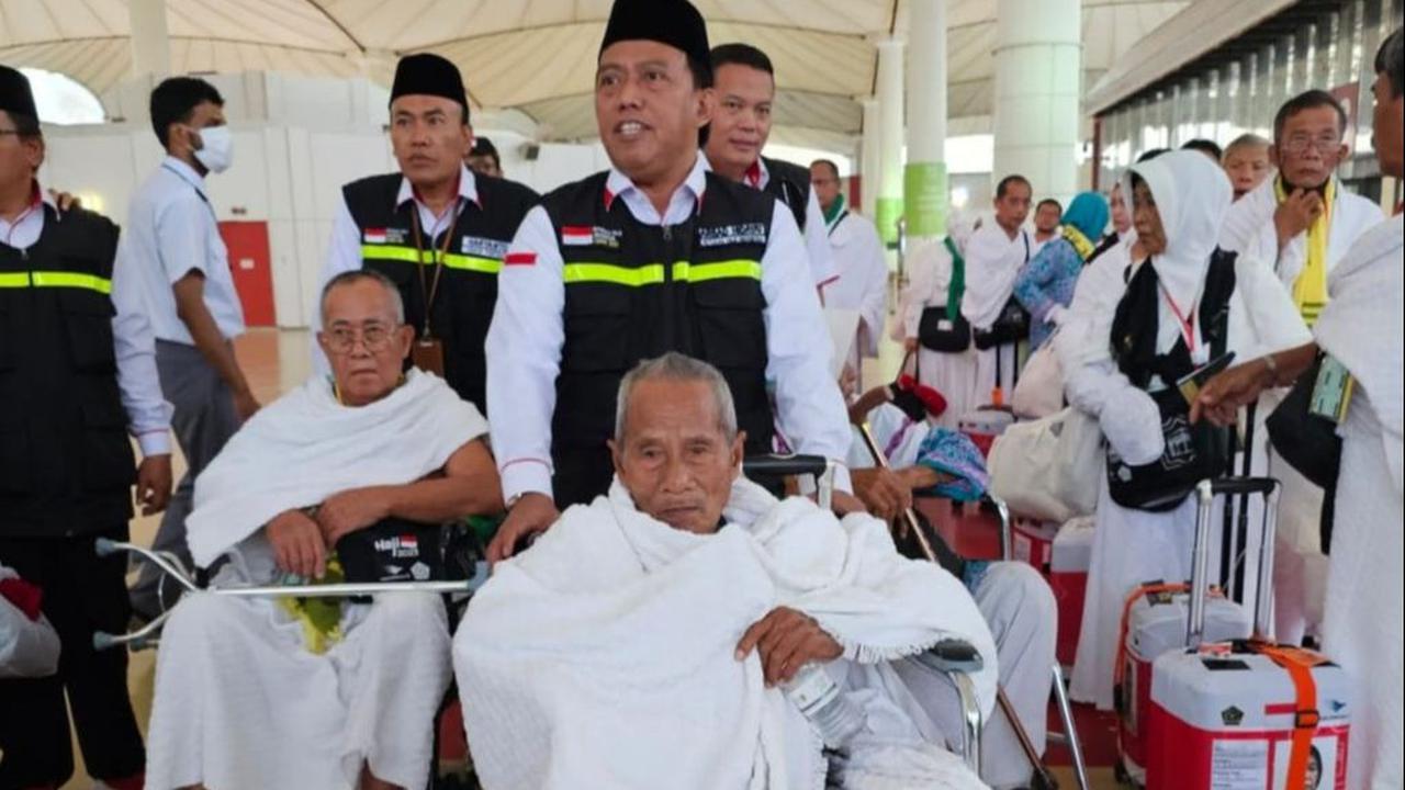 "Saat dilakukan pemeriksaan akhir ternyata kondisinya sedang sakit dan dinyatakan tidak layak terbang," kata Saiful.<br>