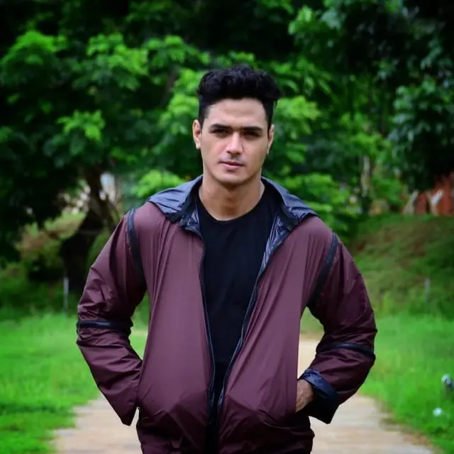 Berikan Klarifikasi, Ini 6 Potret Ricky W Miraza yang Dituding Selingkuhan Kalina Ocktaranny