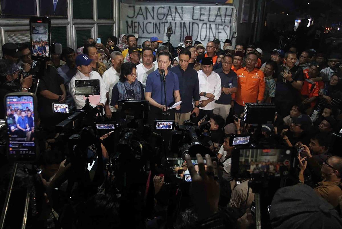 FOTO: Abolisi dari Presiden, Tom Lembong Resmi Tinggalkan Jeruji Besi