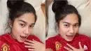 Azizah Salsha sering unggah video TikTok saat mengenakan jersey Manchester United. Istri Arhan ini memang suka dunia sepak bola dan salah satu klub yang ia sukai yakni MU. Potret Azizah dengan jersey MU ini makin menawan. (Liputan6.com/TikTok/azizahsalshaa)