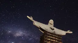 Pemandangan patung Christ the Protector (Kristus Sang Penjaga) yang sedang dibangun di Encantado, negara bagian Rio Grande do Sul, Brasil, pada 29 Oktober 2021. Patung itu akan lebih besar dari Christ the Redeemer milik Rio de Janeiro dan menjadi tertinggi ketiga di dunia. (SILVIO AVILA / AFP)