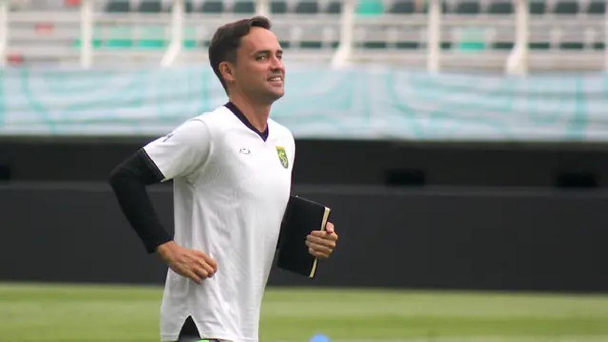 Persebaya Makin Terpuruk di BRI Liga 1, Manajemen Klub Segera Putuskan Nasib Paul Munster