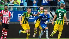 Martin Hansen kiper ADO Den Haag mencetak gol spektakuler dengan tumit kakinya dan menyelamatkan timnya dari kekalahan atas PSV Eindhoven.