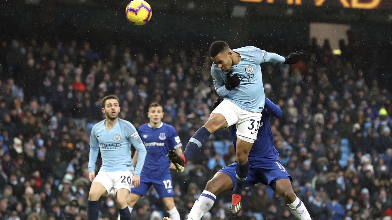 Striker Manchester City, Gabriel Jesus saat menjebol gawang Everton