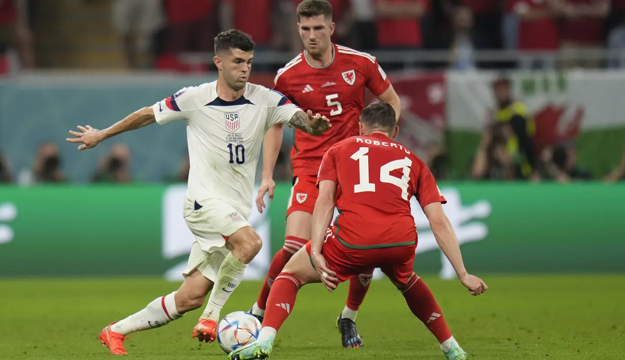 Timnas Amerika Serikat mampu membuat kewalahan Wales di sepanjang babak pertama. Christian Pulisic dkk mampu membuat sejumlah ancaman di lini pertahanan Wales. (AP/Aijaz Rahi)