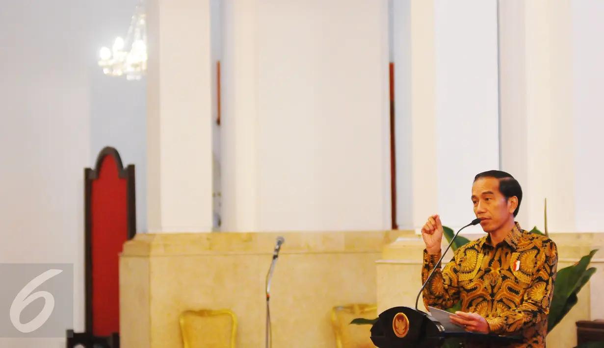 Presiden Jokowi memberikan sambutan saat financial closing PINA Proyek Waskita Toll Road, di Istana Negara, Jakarta, Jumat (17/2). Jokowi mengatakan dukungannya terhadap terobosan-terobosan seperti yang dilakukan Waskita ini. (Liputan6.com/Angga Yuniar)