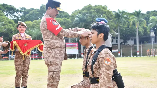 Pelaksanaan pembaretan Praja Pratama Angkatan XXXV IPDN di Lapangan Parade Abdi Praja IPDN Kampus Jatinangor, Sumedang, Jawa Barat.