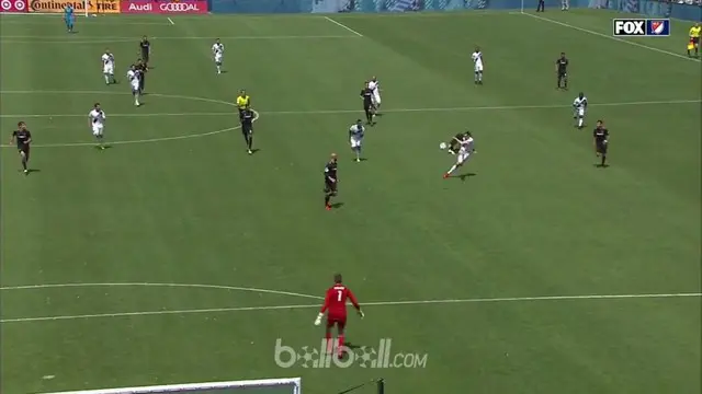 Zlatan Ibrahimovic tampil luar biasa di laga debutnya di Liga Amerika Serikat (MLS) dengan mencetak brace, salah satunya lewat tem...