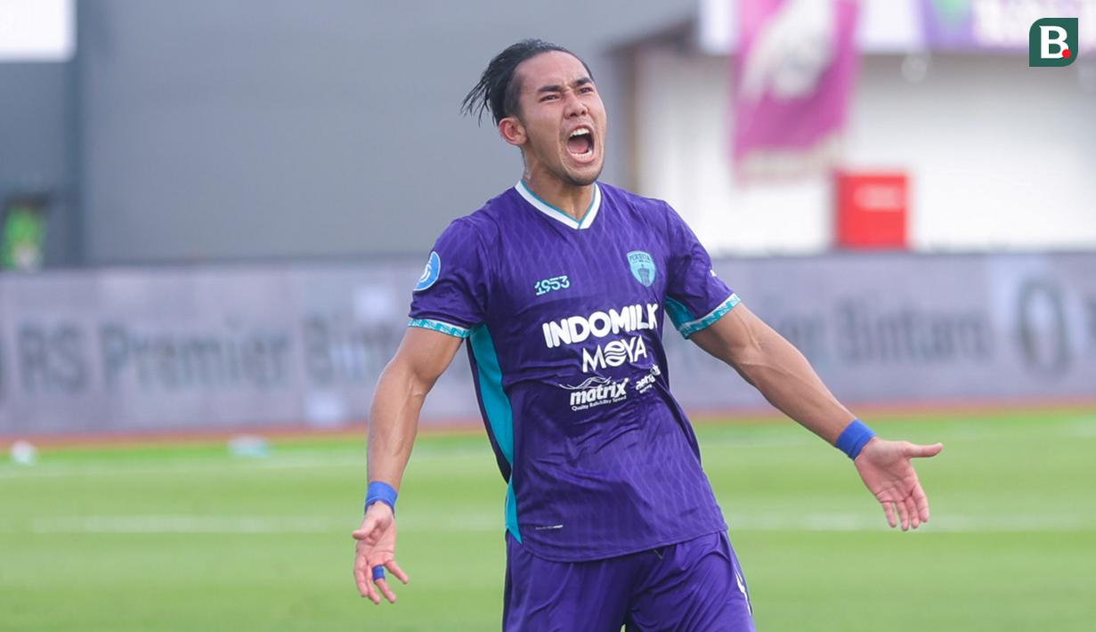 Persita Tangerang sukses meraup poin penuh kala menjamu Persik Kediri dalam lanjutan BRI Liga 1 di Indomilk Arena, Tangerang, Jumat (7/2/2025). Pendekar Cisadane menang dengan skor 1-0 berkat gol semata wayang dari Ryuji Utomo. (Bola.com/M Iqbal Ichsan)