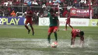 Main di Lapangan Berkubang, Timnas All Star Bekuk Persijap