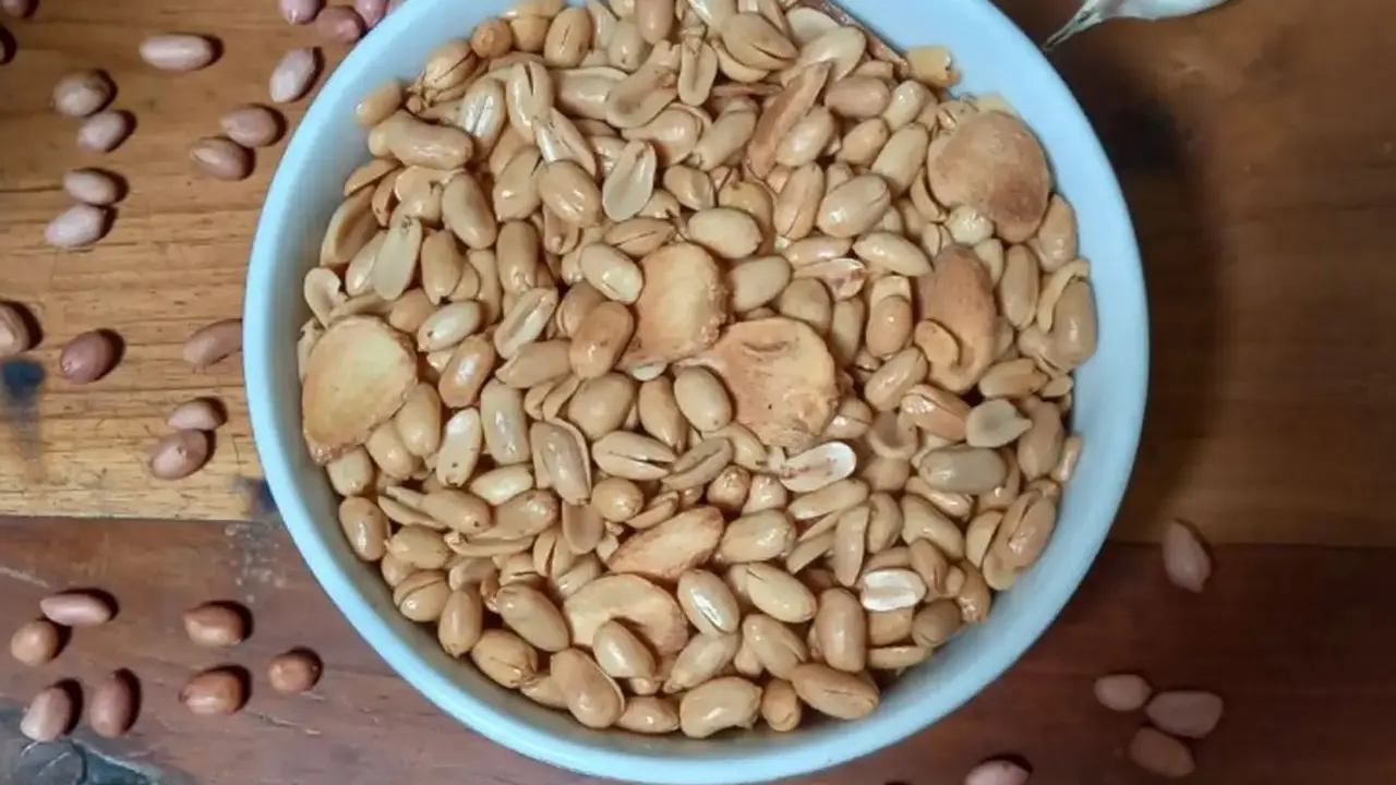 Resep Kacang Bawang Renyah Tahan Lama untuk Lebaran