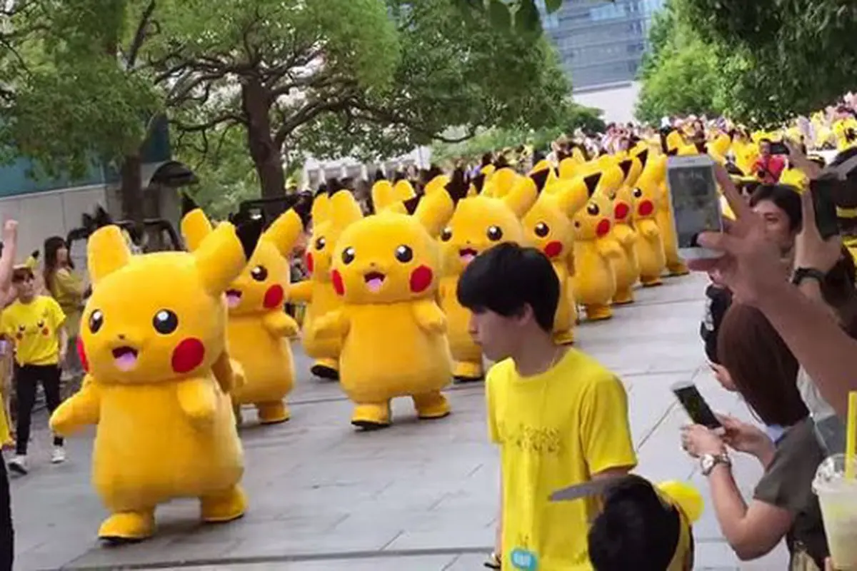 Barisan Pikachu Hebohkan Jalanan Yokohama