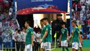 Jerman. Berstatus juara Piala Dunia 2014, Jerman langsung rontok di fase grup Piala Dunia 2018 yang digelar di Rusia. Tergabung di Grup F, Mesut Ozil dkk finis di posisi buncit dengan raihan 3 poin, hasil dari 1 kali menang dan 2 kali kalah sama dengan raihan Korea Selatan di posisi ketiga, namun kalah dalam selisih gol. Satu-satunya kemenangan diraih saat Jerman menang 2-1 atas Swedia pada matchday kedua. Sementara pada matchday pertama dan ketiga Jerman menelan kekalahan 0-1 dari Meksiko dan 0-2 dari Korea Selatan. (AFP/Saeed Khan)