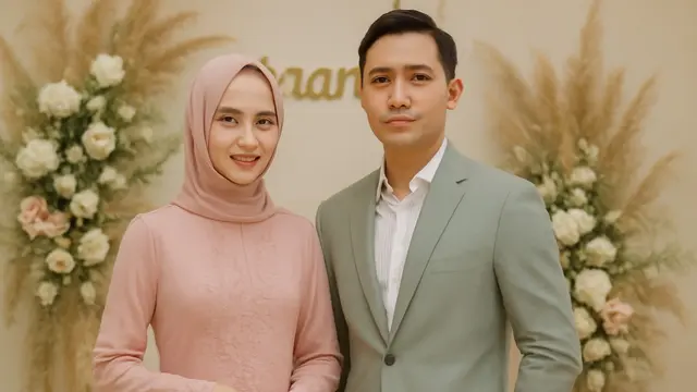 Model Outfit Couple untuk Acara Lamaran