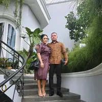 Pandemi Covid-19 memang berdampak ke berbagai aspek, termasuk hubungan rumah tangga seseroang. Seperti Krisdayanti dan Raul Lemos yang harus terpisahkan oleh jarak karena ada kebijakan Lockdown di Timor Leste. (Instagram/raullemos06)