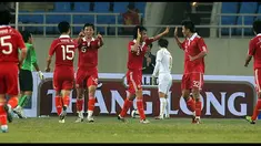 Pemain sayap kanan Guangzhou Evergrande, Zhang Linpeng mencetak gol dari tengah lapangan dan membawa kemenangan timnya 6-1 atas Lianing whowin dalam lanjutan Liga Super China 2015.
