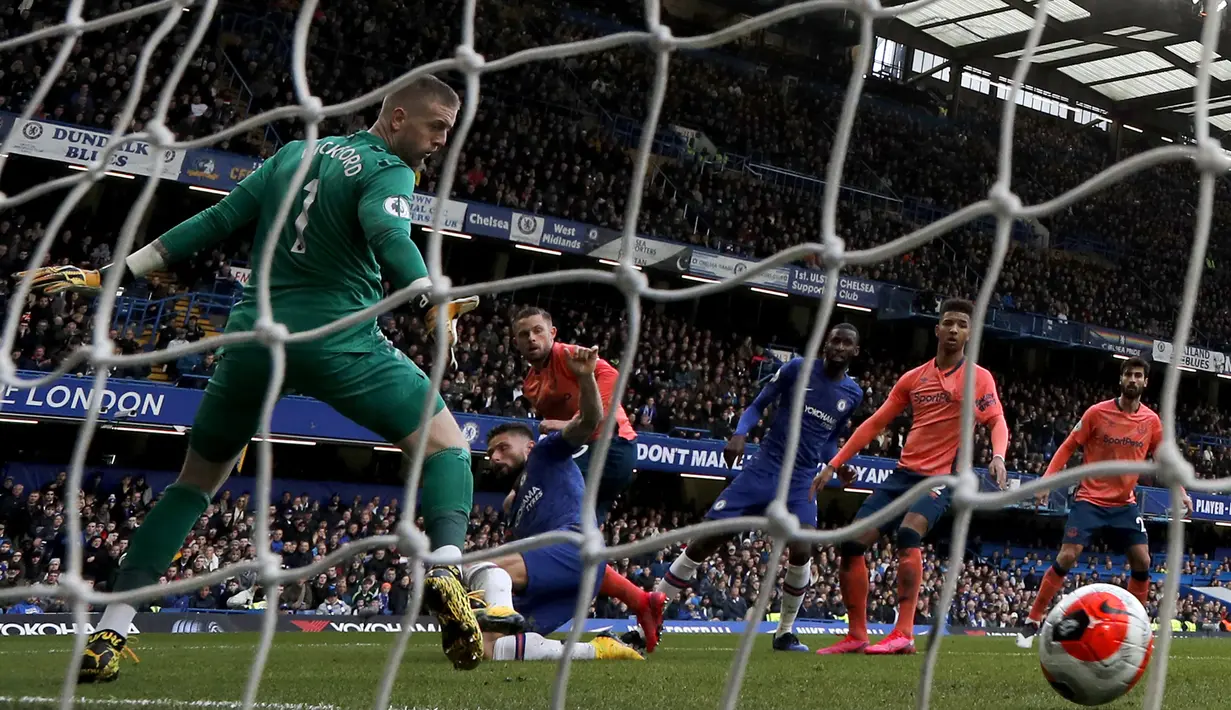 0-4 dari Chelsea. Everton bertandang ke markas Chelsea pada pekan ke-29 Liga Inggris musim 2019/2020, 8 Maret 2020. Hasil akhir Everton kalah 0-4 lewat gol-gol dari Mason Mount, Pedro Rodriguez, Willian dan Olivier Giroud. (AFP/Adrian Dennis)