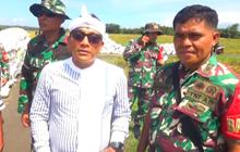Hoho Alkaf Kades Bertato Terjun Langgung Turun Ke Sawah Tinjau Panen Padi Bareng Anggota TNI 'Program Presiden Cocok