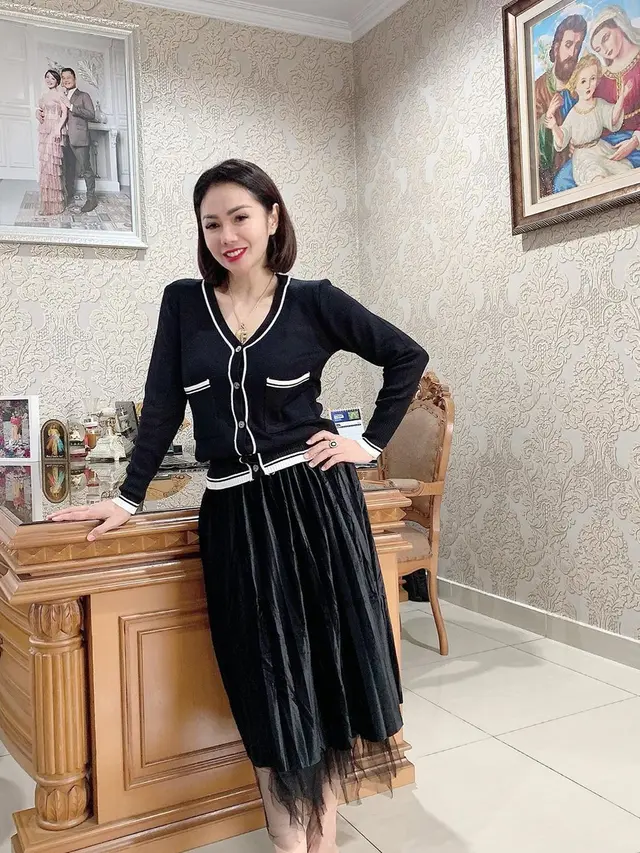7 Potret Rumah Mewah Femmy Permatasari,  Meja Biliar Jadi Sorotan