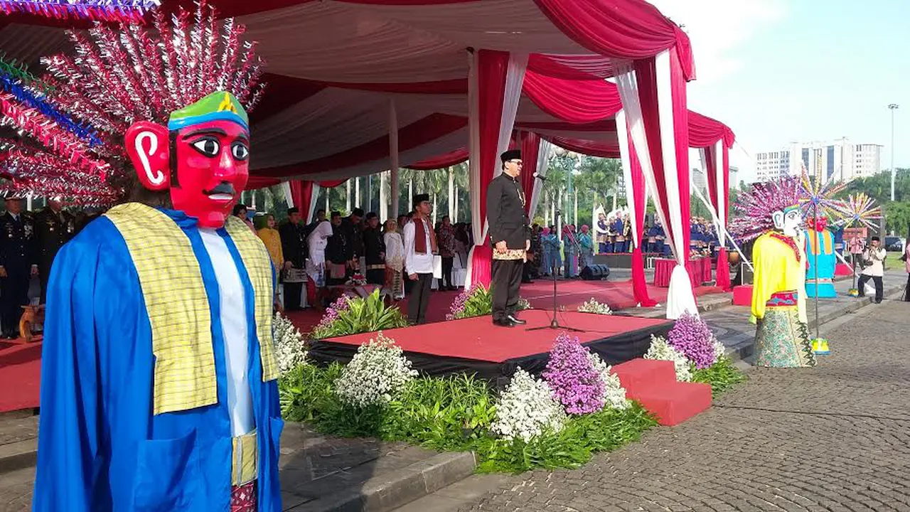 Ahok memimpin upacara HUT DKI Jakarta