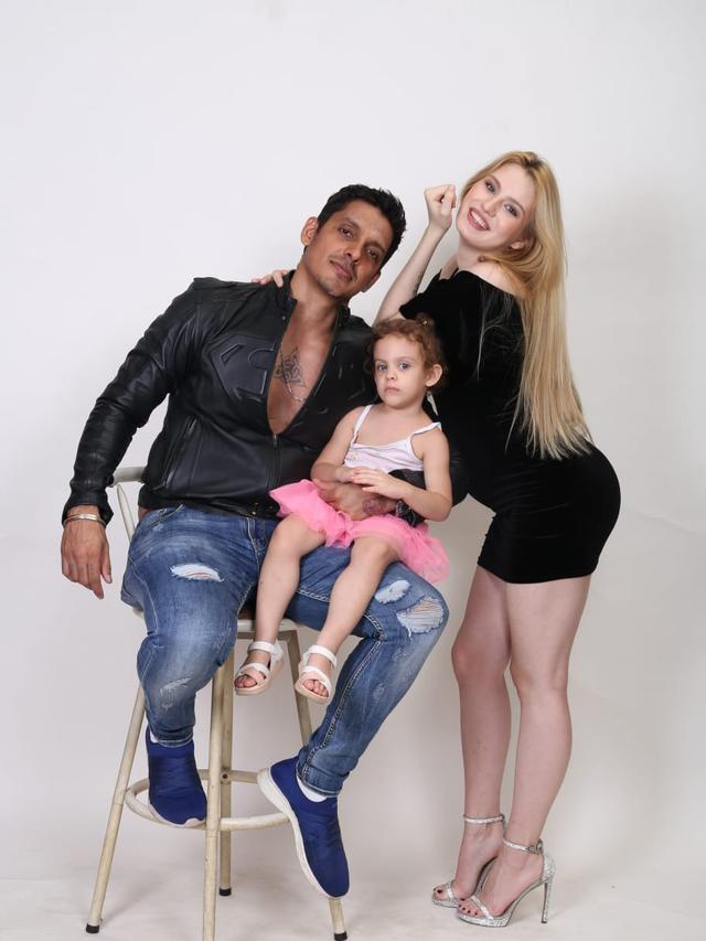 Robby Shine dan Natasya Shine