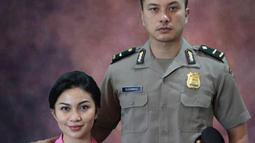 Sayap-sayap Patah menempatkan Nicholas Saputra sebagai anggota Densus 88 bernama Aji yang bertugas di Surabaya, Jawa Timur. Istrinya, Nani (Ariel Tatum) tengah berbadan dua. Menjalani pemeriksaan rutin ke dokter, Nani yang divonis preeklamsia menyembunyikan fakta ini dari suami. Aji lalu dipindahtugaskan ke Jakarta. Kala itu Mako Brimob bergejolak. (Foto: Dok. Instagram @sayapsayappatahfilm)